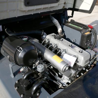 Triple Free Mast Forklift Trucks with Mitsubishi S4s Isuzu Engine and 3.5ton Capacity