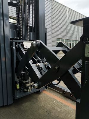 Lift height 3000-10000mm Steel PU Material Handling Telescopic Scissor Forklift Truck