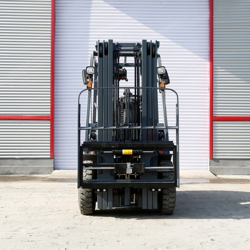 Steel and Rubber 2.5ton Diesel Forklift Trucks with Mitsubishi S4s Isuzu Engine Forklift